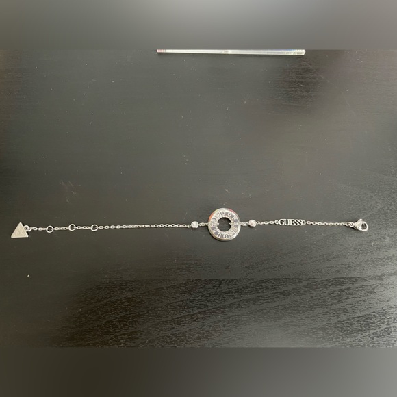 Delicate silver Guess bracelet - Picture 2 of 4